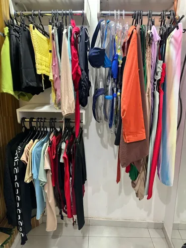 VENDO LOTE DE PEÇAS NOVAS MODA FEMININA - MANEQUIM E PROVADOR
