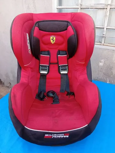 Cadeirinha Ferrari veicular