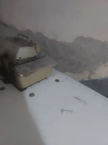 Máquina overloque em estado de novo