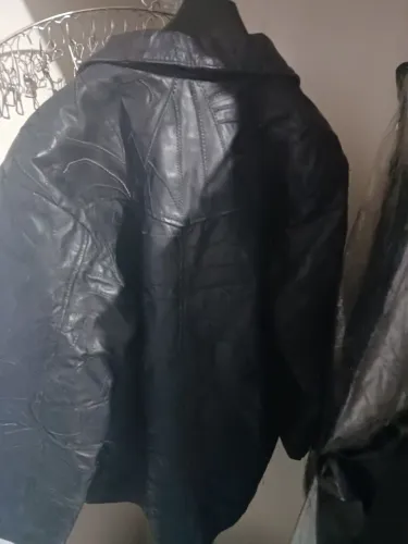 Jaqueta em Couro estilo moderno veste G