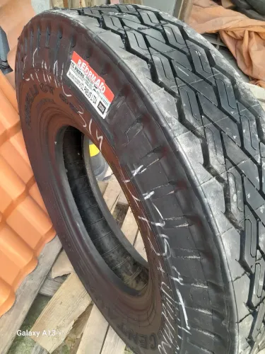 Pneu 1000x20 primeira reforma