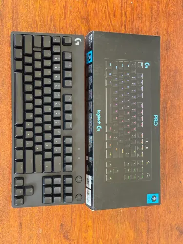 Teclado Logitech G Pro 