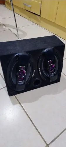 Caixa de som Pioneer 6x9 montada 