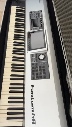 Roland fantom g8