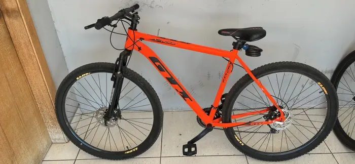 Vendo bicicleta semi nova com pouca quilometragem rodada
