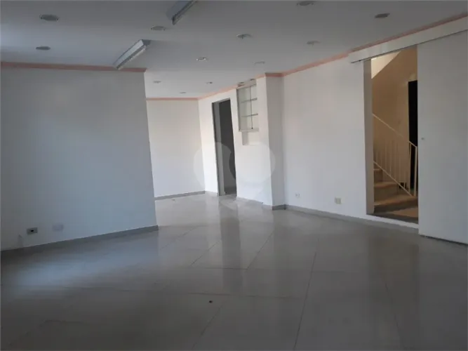 Sobrado para alugar com 4 quartos no Centro, São Roque - SP