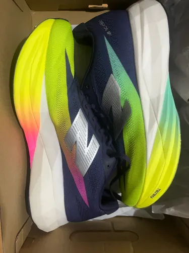 New Balance Elite V5, um excelente tênis para performance e maratonas.