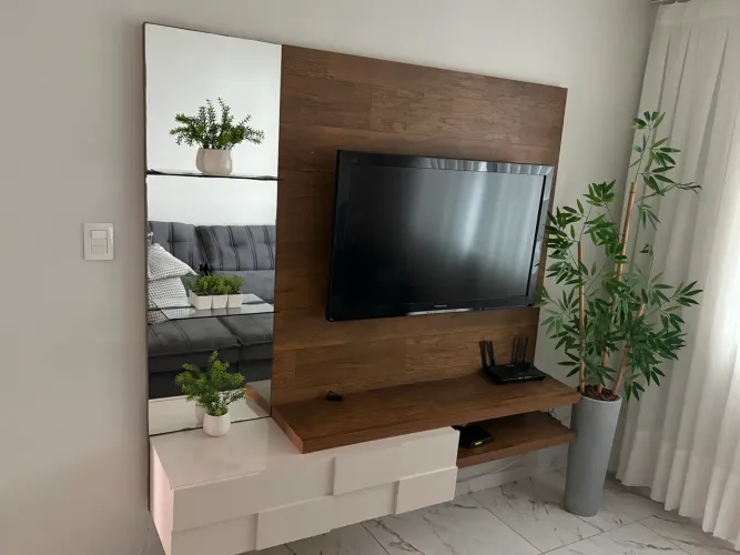 Painel bancada suspensa TV 1,90x1,90m