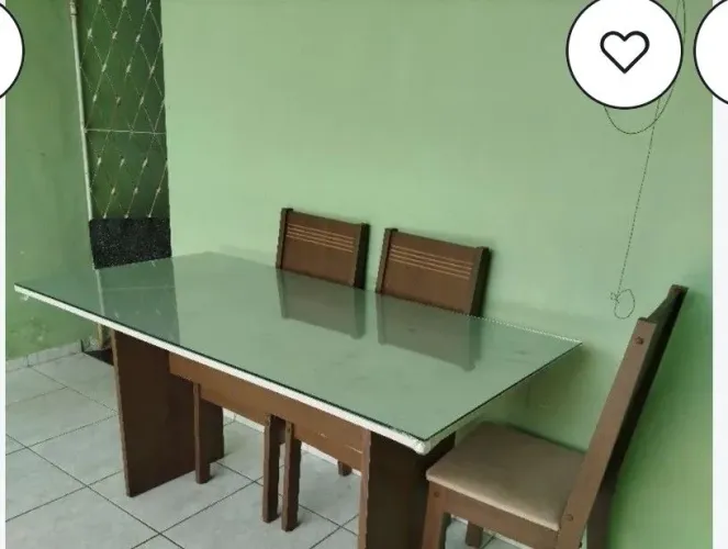 Mesa com 6 cadeiras em ótimo estado motivo da venda falta espaço valor 550.00
