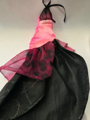 Ever After High - Briar - Vestido da linha Legacy Day