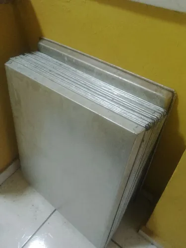 Telas e assadeiras para assar pão.