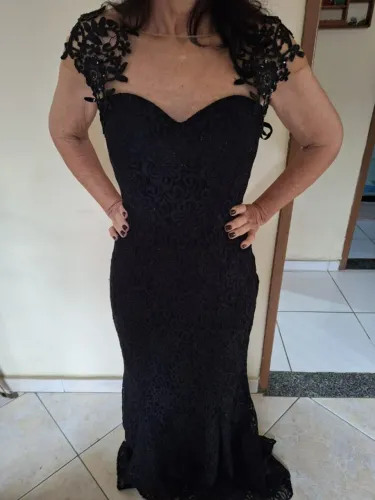 Vestido de festa preto com cauda - Tamanho M/G