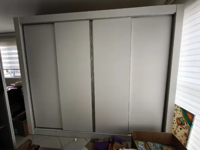 Guarda-Roupa 4 Portas de Correr Branco 220 x 260 x 55