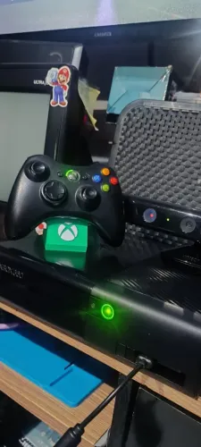 Xbox 360 Slim 250GB + Kinect + 2 Controles + Mais de 30 Jogos (Revisado e Higienizado!)