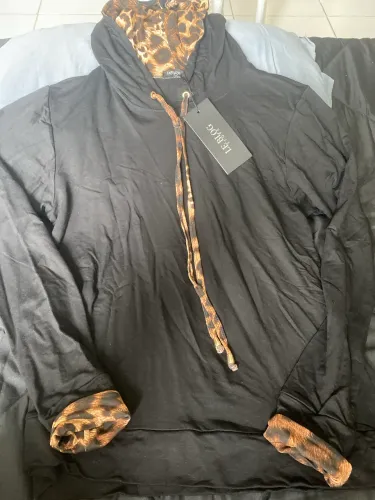 Blusa Manga Comprida com Capuz Tamanho G Marca LeBlog