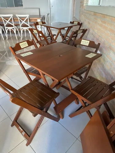 JOGO DE MESA COM 4 CADEIRAS EM MADEIRA