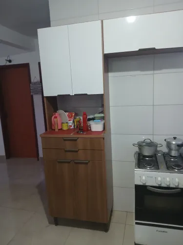 Vende-se um Armário de cozinha em ótimo estado ideal pra sua cozinha valor 1200