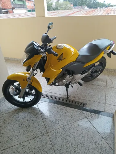 CB300R AMARELA Raridade