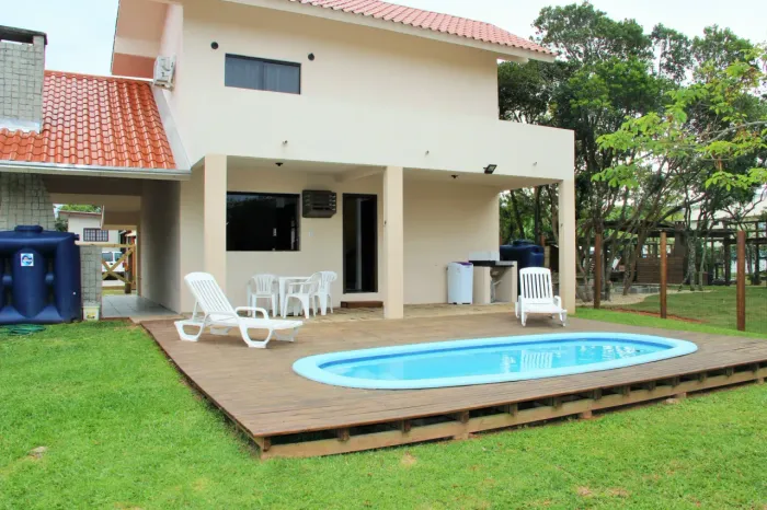 Casa para aluguel com 100 metros quadrados com 3 quartos em Canto Grande - Bombinhas - SC