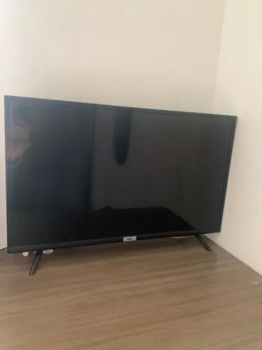 Smart TV TCL 32" LED - Completa com Wi-Fi e Bluetooth (Semi-nova)