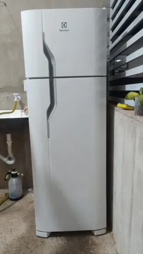 Geladeira Eletrolux Cycle Defrost 260L Usada