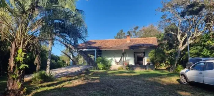 Velleda oferece fantástico sítio 1 hectare em condomínio próximo ao centro de Viamão, opor