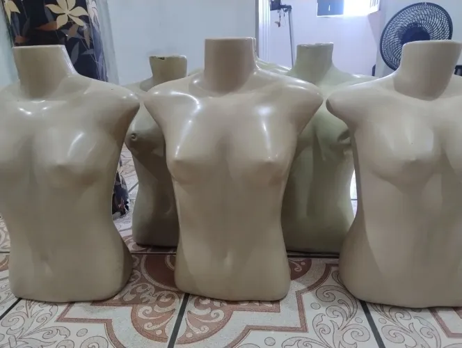 Vendo Manequins Femininos para Exposição