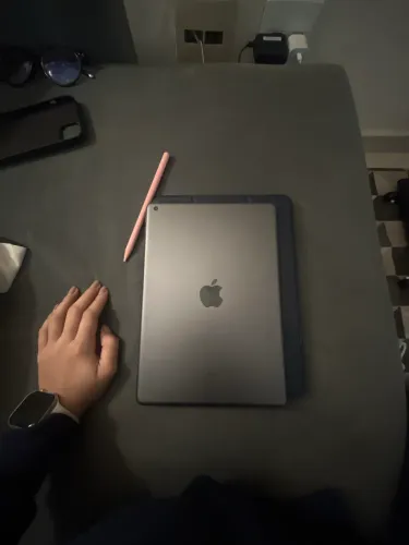 iPad 9ª geração 256 GB + teclado + caneta + capinhas
