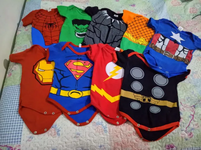 Body para mesversário Super-heróis.
