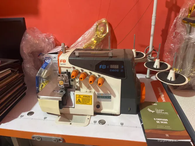 Máquina de costura 