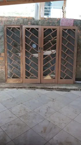 Porta e janelas usados em madeira em ótimo estado
