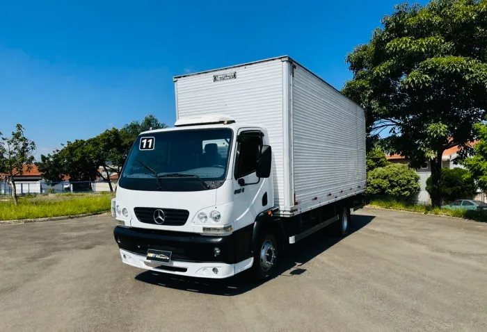 MB ACCELO 915 BAÚ ANO 2011