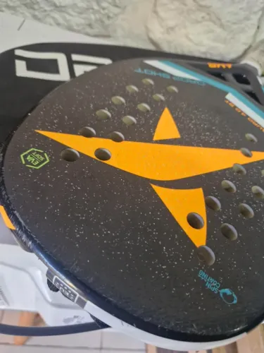 Raquete Beach Tennis em ótimo estado