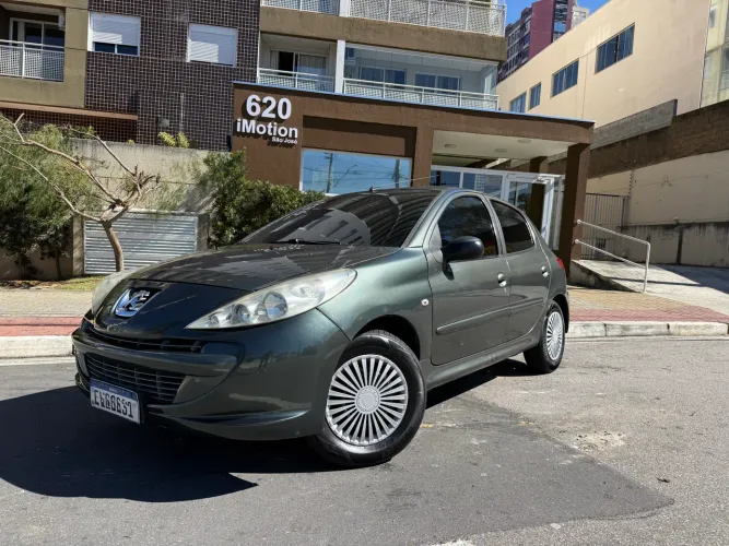 Peugeot 207 XR 1.4 Flex 8V 5P 2012