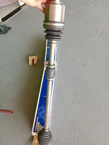 Vende se semi eixo dianteiro do Onix lado direito de 2015 a 2019.