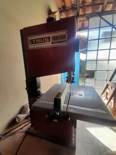 Vende-se kit de ferramentas: 1 Furadeira de bancada + 1 serra de mesa + 1 torno de made. 