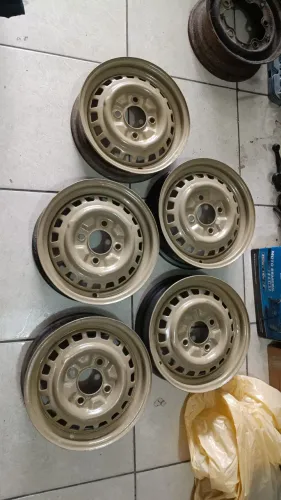 RODAS 4 FUROS ARO 15 COM RESSALTO PRA FUSCA 