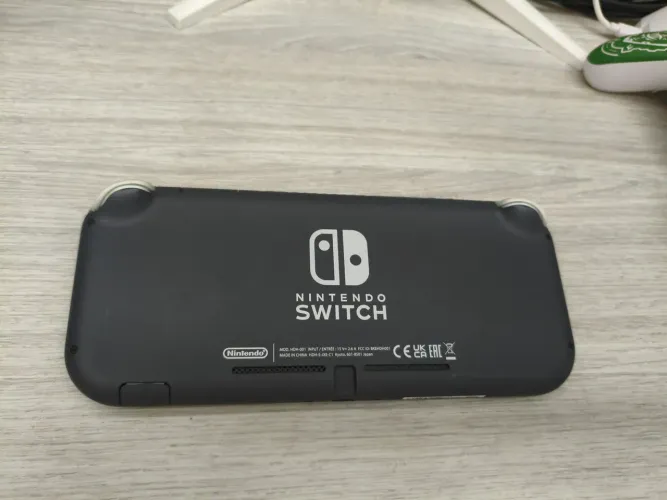 Nintendo switch lite semi novo