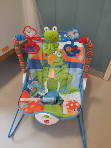 Cadeirinha de descanso bebê (vibra e toca música)