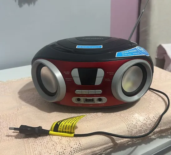 Rádio Portátil Mondial Bx-17 Entrada para CD, USB e fone de ouvido
