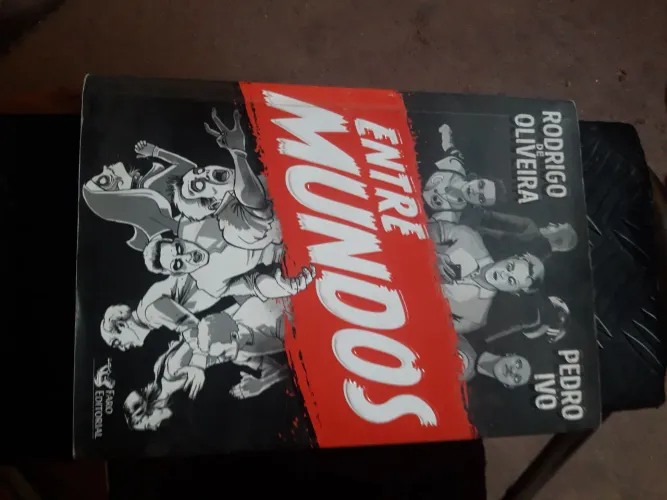 Vendo três livros...