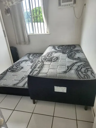 Alugo cama box solteirao com cama auxiliar de mola ensacada.