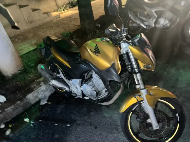 Vem nela cb300 em bom estado