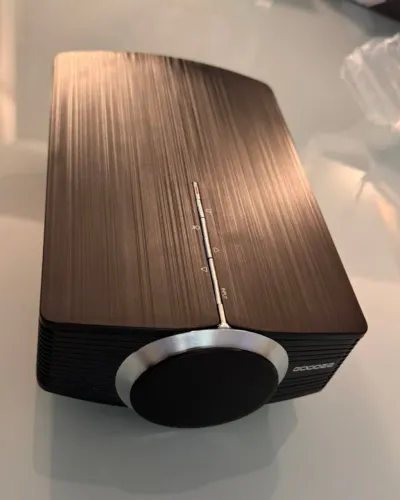 Mini Projetor GooDee YG500 LED Portátil - Cinema em Casa e Games