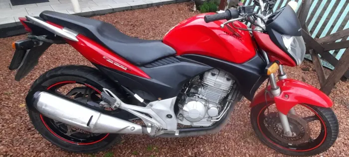 Cb300 86.900 km, cabeçote novo.