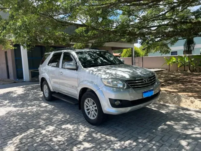 Toyota Hilux SW4 SR 4X2 2.7/2.7 Flex 16V Mec. 2014