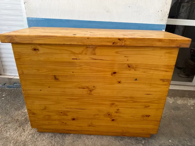 Excelente Balcão em Pinus
