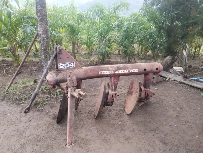 vendo arado Massey Ferguson