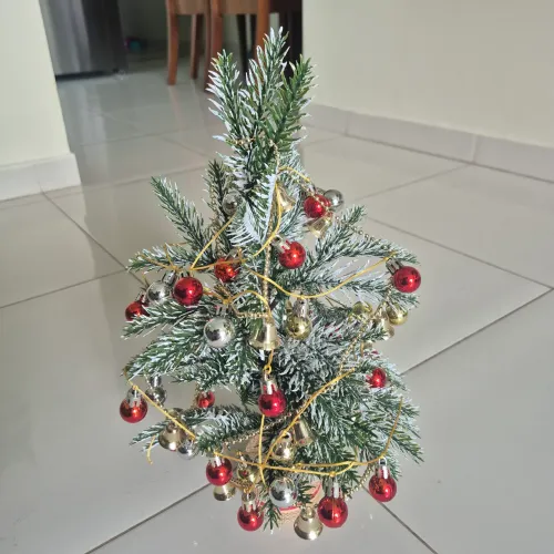 Árvore de natal com enfeites
