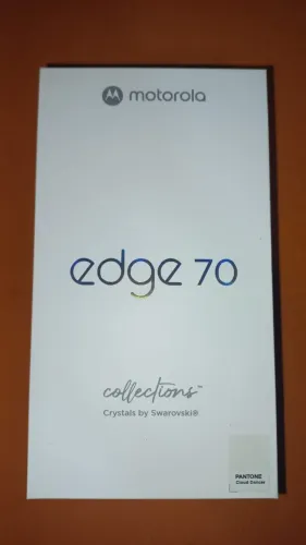 Celular EDGE 70 Swarovski®